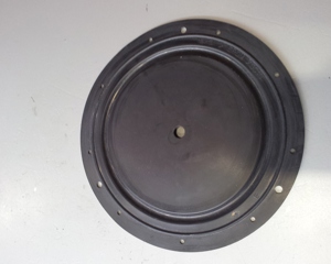 Diaphragm pressure regulator nipple line